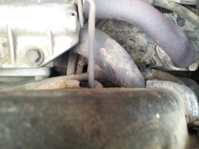 Fuel pipe from pump round air shroud.jpg